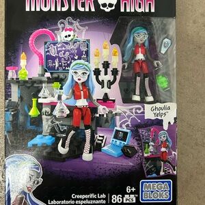 Monster High Creeperific Lab Mega Bloks Set with Figure of Ghoulia Yelps 86 pcs